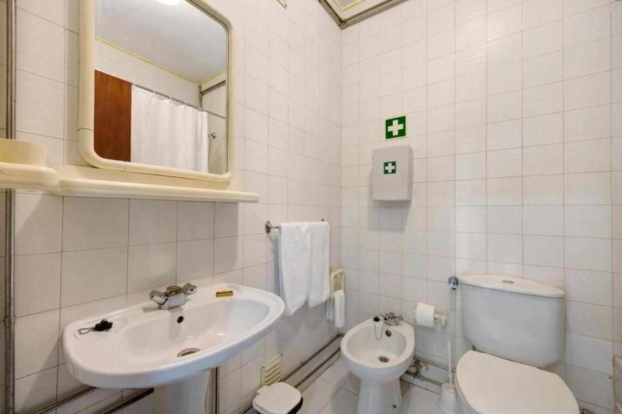Apartamentos Torre Da Rocha Frente Ao Mar Portimão Exteriör bild